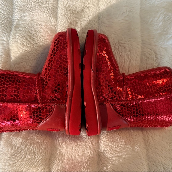 Ugg Classic II Red Gel Heart Boot Toddler 7 Brand New without Box ❤️❤️ - Picture 11 of 12